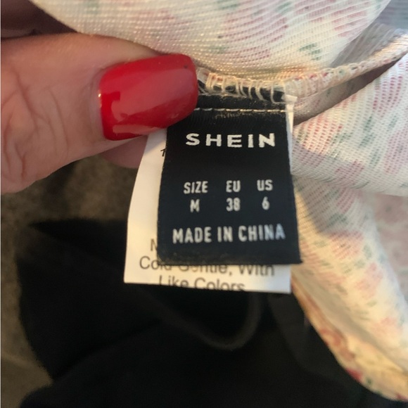 Floral mini skirt made by SHEIN size M - Picture 4 of 4